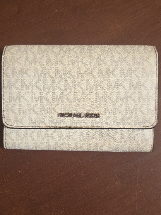 Michael Kors Handbags - Michael Kors Wallet